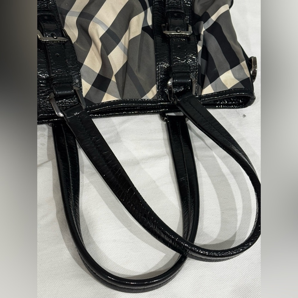 ❌❌SOLD❌❌Burberry Lowry Convertible Tote Beat Check Nylon - Picture 4 of 11